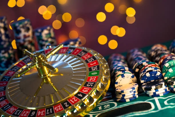 temanjp BandarQ live table showing player seats, card hands, and real-time pot